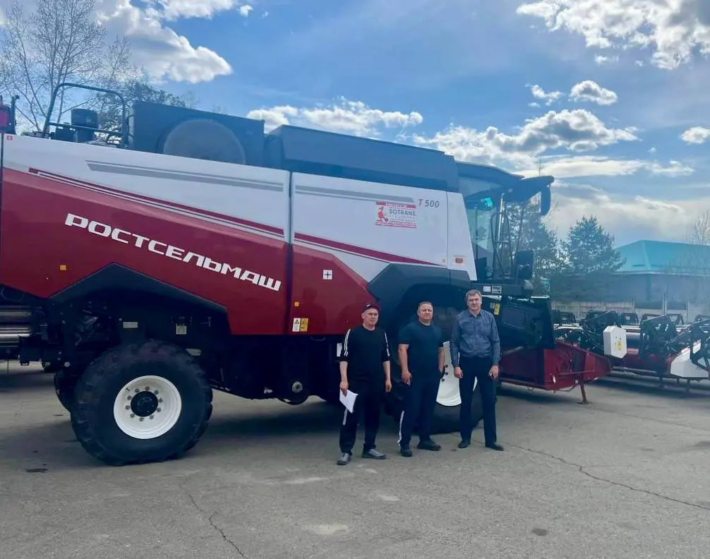 Новый комбайн – новые возможности! Поздравляем КФХ Молеву Н.Н.!