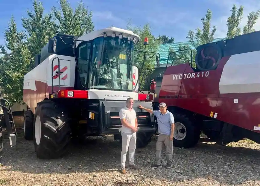 Передача зерноуборочного комбайна Acros 585 сельхозпредприятию 'Приморский